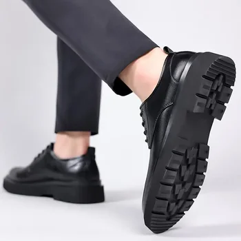 Весенне-летняя кожаная обувь Мужская в корейском стиле, модная деловая дышащая мужская обувь, Официальная обувь, рабочая обувь, Шафер Черного цвета