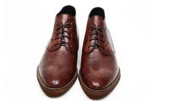 Новый стиль, остроносые туфли-броги с резьбой из натуральной кожи, уличная повседневная обувь на шнуровке для мужчин, мужская обувь, эластичная мужская обувь Изображение 2