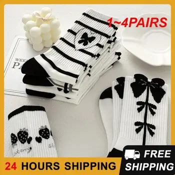 1-4 ПАРЫ черно-белых клубничных носков Простые и стильные удобные японские носки Одежда клубничные носки