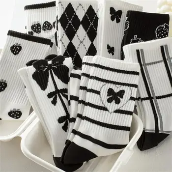 1-4 ПАРЫ черно-белых клубничных носков Простые и стильные удобные японские носки Одежда клубничные носки Изображение 2